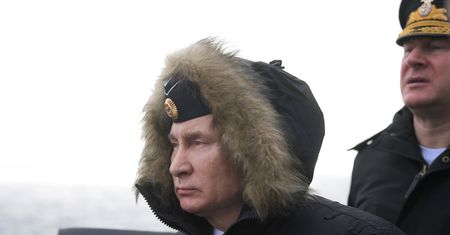 Rosja. Władimir Putin bacznie obserwował z pokładu krążownika
