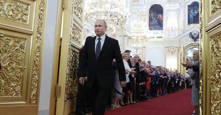 Putin znowu zasiadł w fotelu prezydenta. Rosjanie go kochają, a świat ma się bać