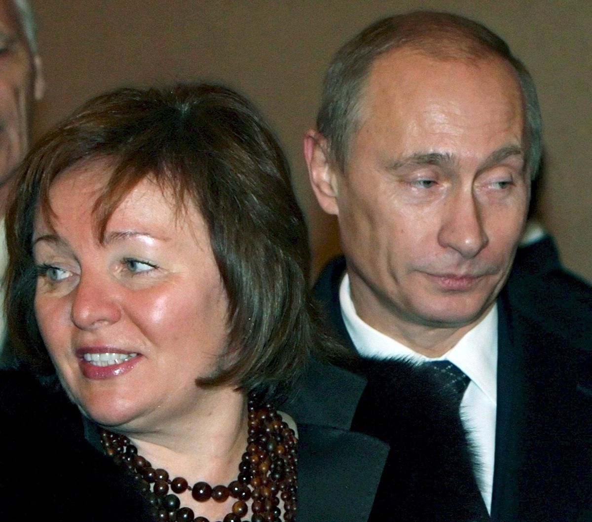 Luksusowa willa, młodszy mąż to nowe życie eks Putina