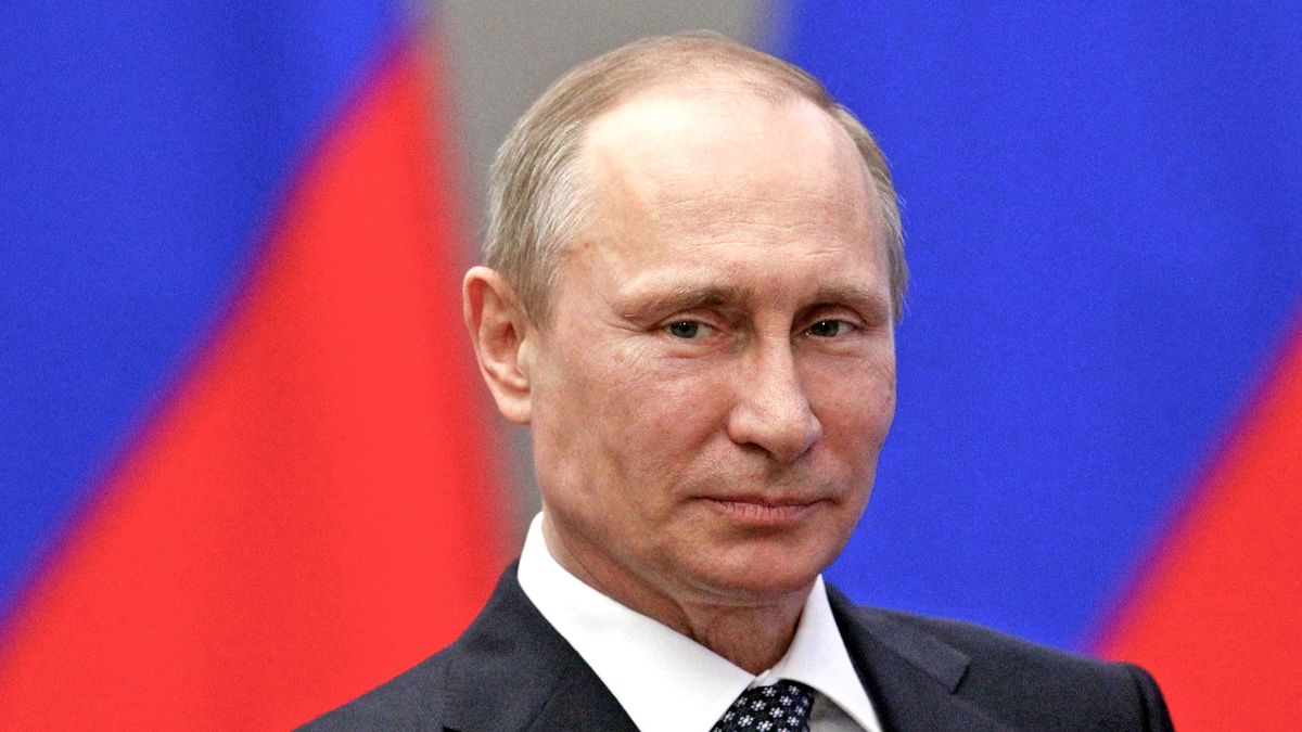 Na początku lat 90. Władimir Putin był urzędnikiem odpowiedzialnym za relacje zagraniczne północnej stolicy Rosji.