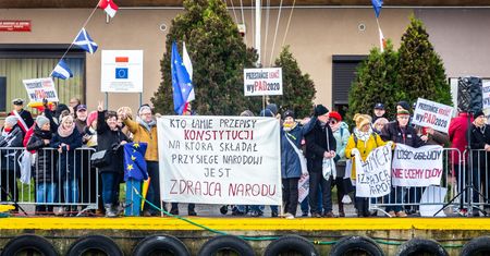 Wygwizdali prezydenta Andrzeja Dudę w Pucku. Usłyszą zarzuty za wejście na łódź