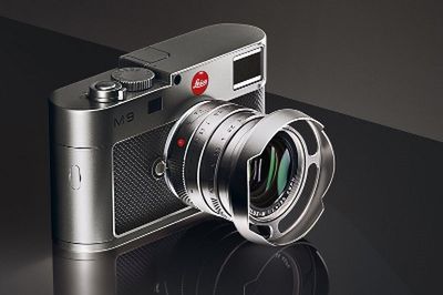 Tytanowy aparat Leica za, bagatela, 22 tys. euro