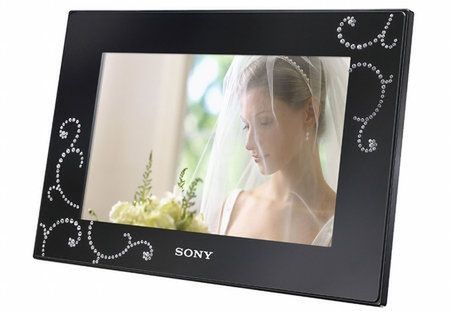Cyfrowa ramka Sony z kryształkami Swarovskiego