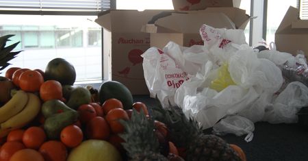 Zakupy w sieci, folia w realu. Ile śmieci produkujemy robiąc zakupy online [TEST]