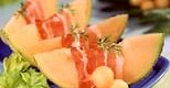 Melon zawijany w bekon