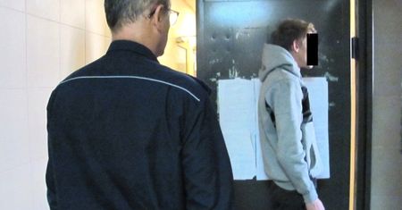 Pijany traktorzysta w Opypach koło Grodziska. Jechał nocą bez świateł, drogę oświetlał komórką