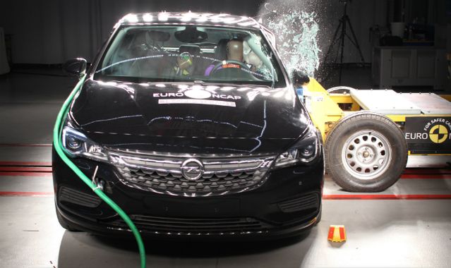 15 samochodów rozbitych w najnowszych testach EuroNCAP. Są dwa auta z Polski