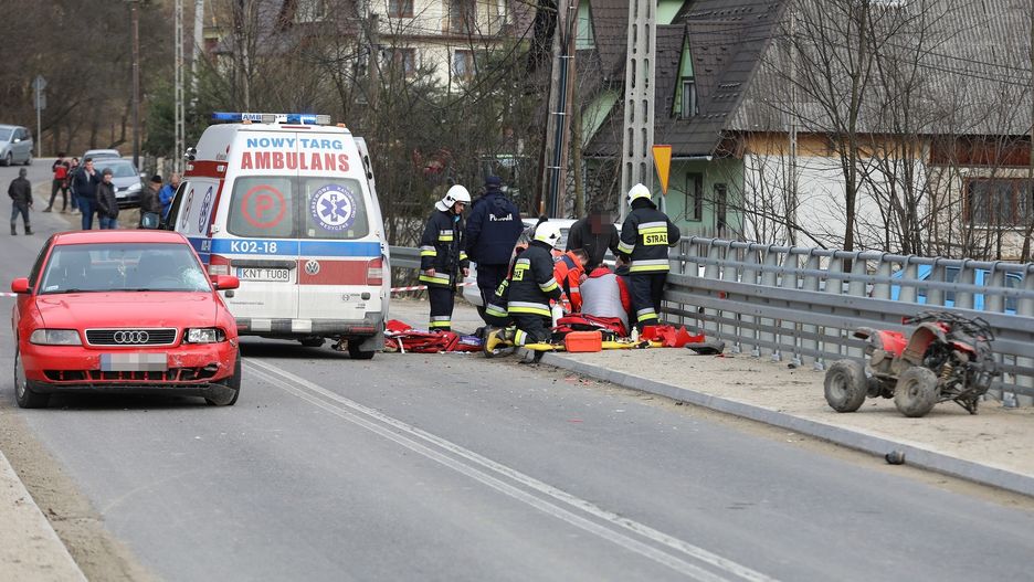 Zdjęcie z marca. 9-latek, bez opieki, bez kasku, jadąc na quadzie, uderzył w samochód.