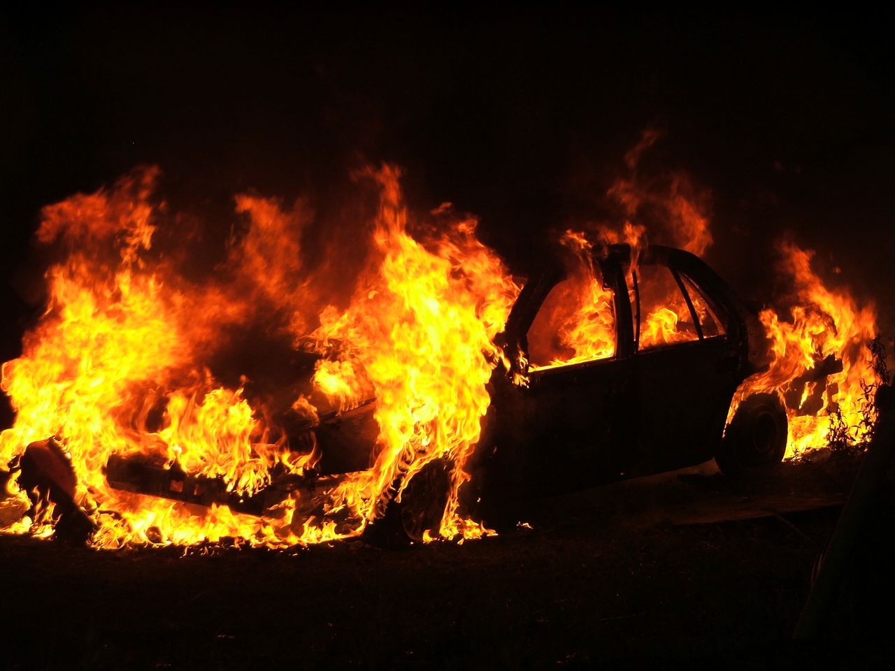 Tragedia w Opolskiem. Dwie osoby spłonęły w aucie