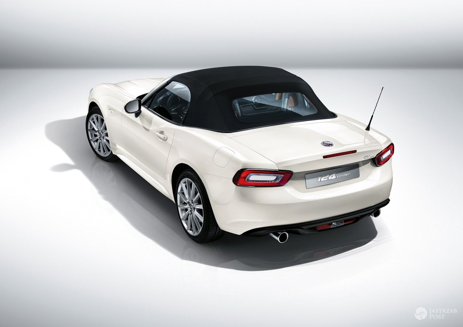 Geje wybrali najlepszy samochód - Fiat 124 Spider