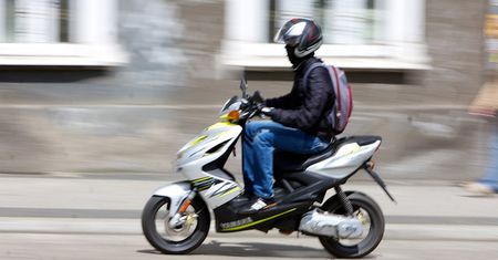 Ruszają kursy na skutery. Kto musi je zrobić?