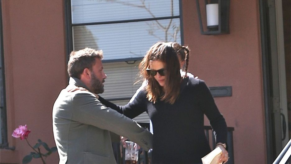 Ben Affleck i Jennifer Garner przed gabinetem terapeuty