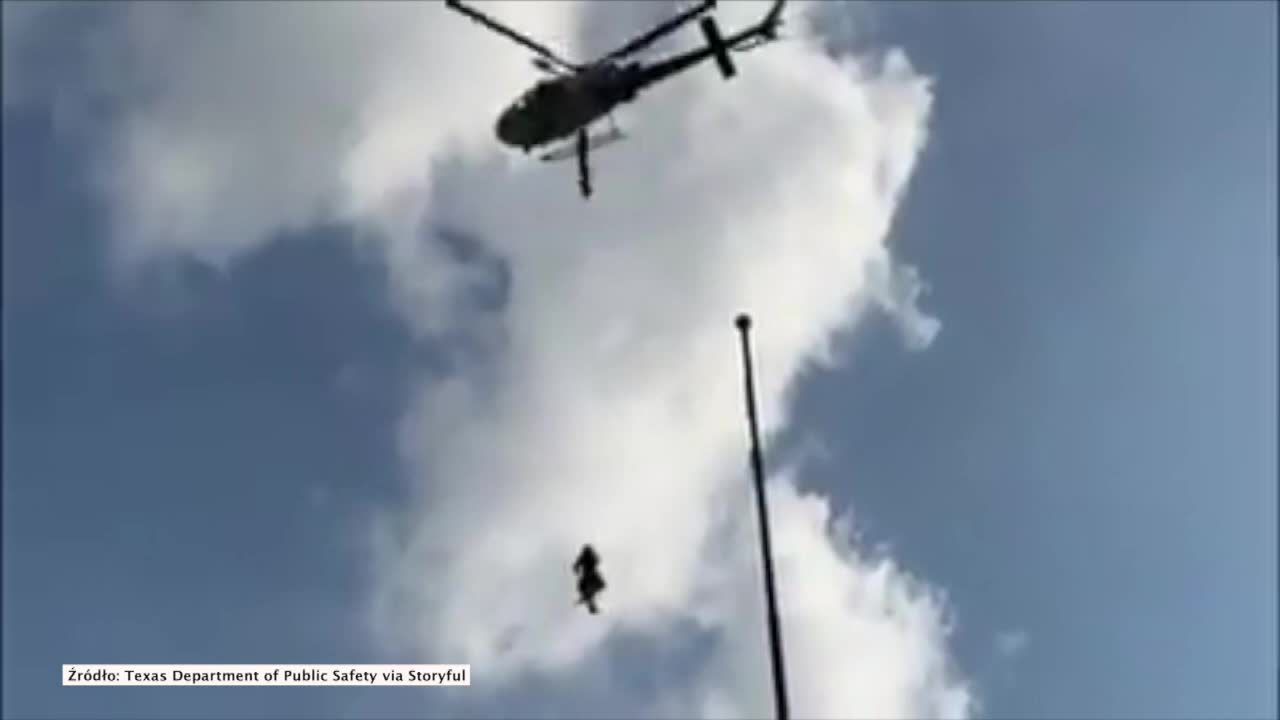 Helikopter uratował mężczyznę, który zasłabł na 30-metrowym maszcie w Teksasie