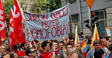 Parada Równości obrzucona jajkami