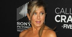 Jennifer Aniston w stylizacji deformującej ciało