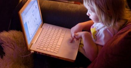 Naucz dziecko bezpiecznie korzystać z Internetu