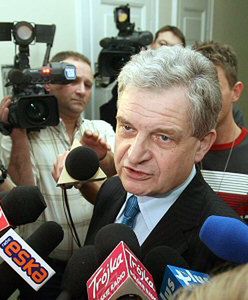 "Prezydent mógł poprawić raport, nawet przez telefon"