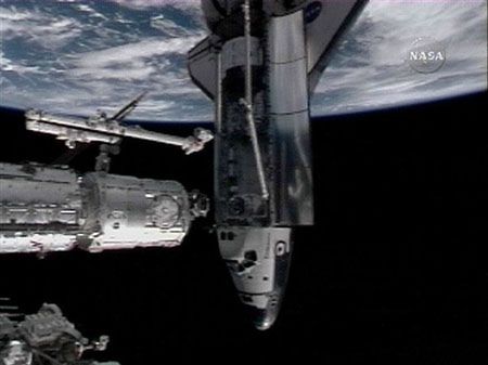 Prom Endeavour zacumował do stacji kosmicznej