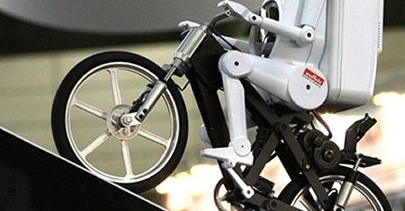 Latający robot będzie tropił ekstremistów