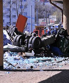 Zderzenie tira z trolejbusem w Gdyni