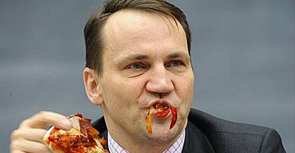 Internauci śmieją się z Sikorskiego