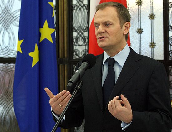 Premier Tusk przeprosił za mecz w trakcie głosowań