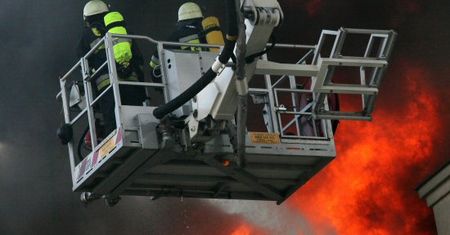 Pożar bloku w Warszawie - strażacy ugasili ogień