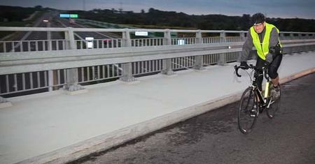 Minister wsiadł na rower i chce przejechać 180 km