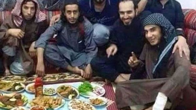 Posiłek po zachodzie słońca w czasie Ramadanu