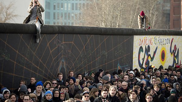 Berlin - protest w obronie muru