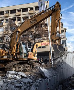 Kosowo: usunięto mur w Kosovskiej Mitrovicy