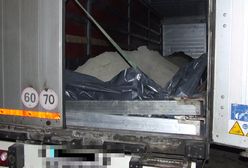 Przyjechali do Polski w naczepie TIR-a, w której przewożona była ruda cynku