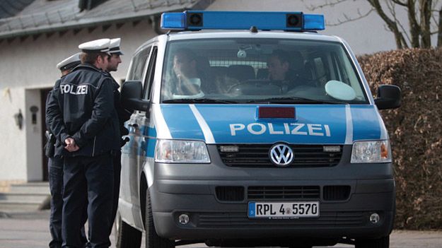 Policja przed domem Andreasa Lubitza w Montabaur na zachodzie Niemiec