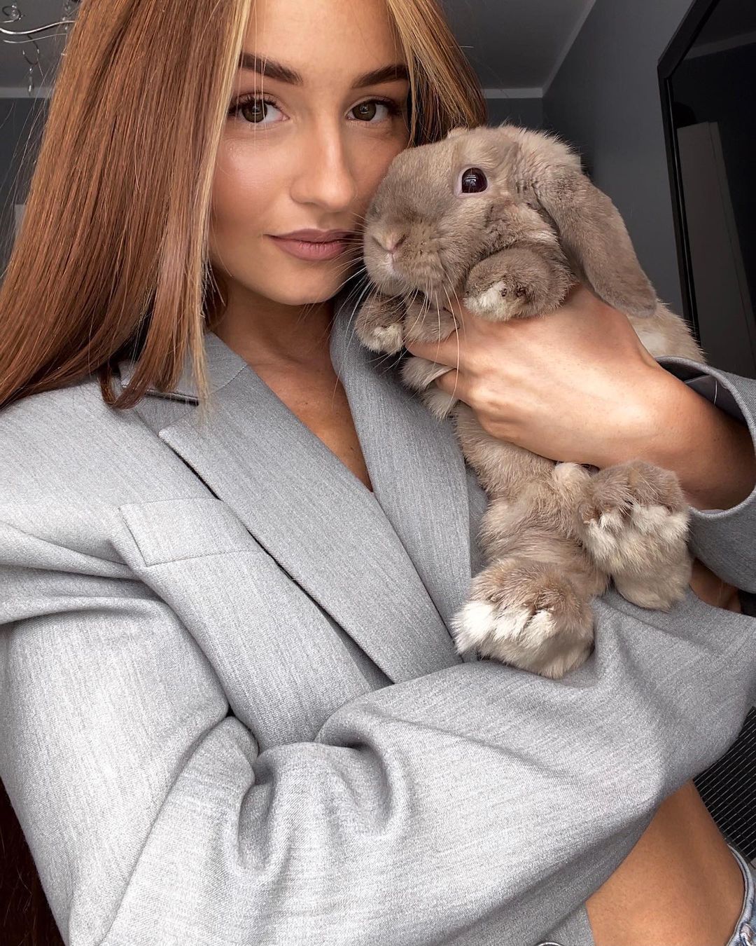 Angelika Mucha z królikiem