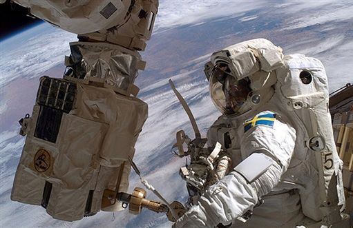 NASA zezwoliła na czwarty spacer astronautów Discovery