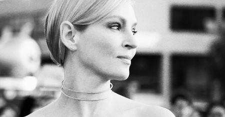 Uma Thurman w aksamitnej sukni Brandona Maxwella