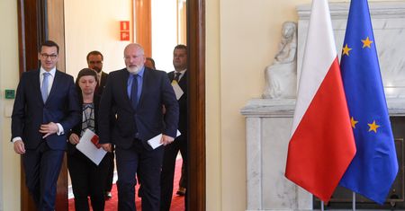 "W Polsce coraz gorzej". Timmermans mówi o zastraszaniu sędziów