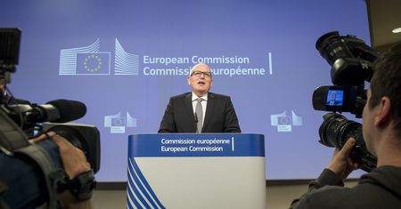 Frans Timmermans krytykuje zmiany w sądownictwie w Polsce. Jest reakcja MSZ