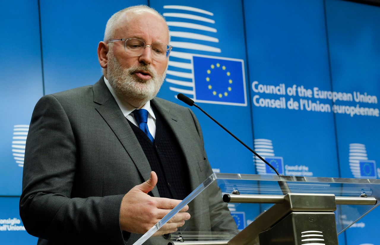 Timmermans nie odpuszcza Polsce. "Musimy kontynuować ten proces"