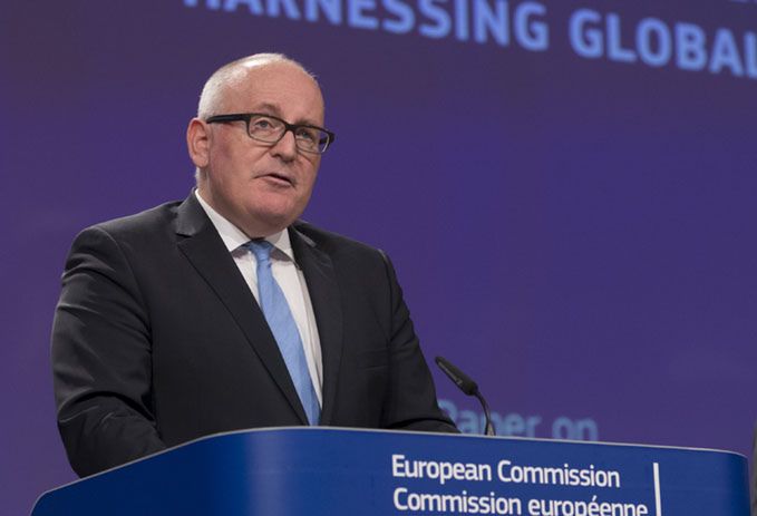 Timmermans: nie jestem gotów ogłosić dalszych kroków przeciw Polsce