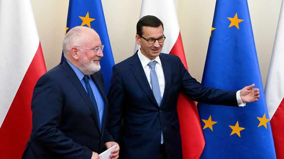 A więc wojna. Po serii spotkań, przeciągania liny, gróźb i przeciekach o możliwym kompromisie – Komisja Europejska postanowiła rozpocząć procedurę, zarzucając Polsce naruszenie traktatu unijnego przy reformie SN. Rozwiązanie tego kryzysu będzie jednym z największych wyzwań rządu Mateusza Morawieckiego.
