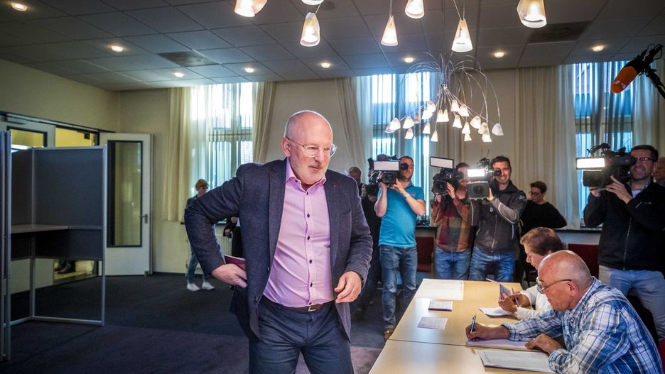 Frans Timmermans głosuje w wyborach do europarlamentu