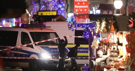 Ewakuacja jarmarku świątecznego w Poczdamie. Znaleziono podejrzaną paczkę