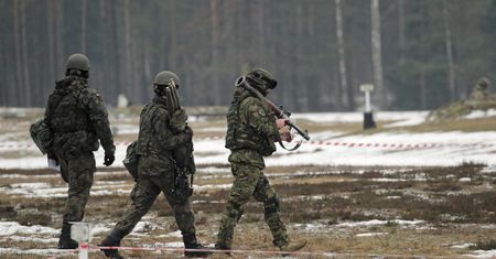 Wrzucił koktajle Mołotowa do komisariatu. Matka weterana obwinia armię