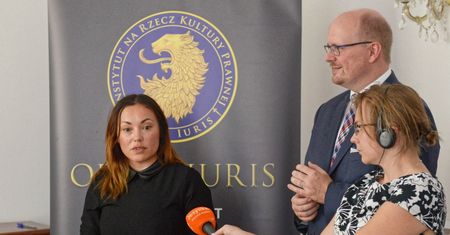 MSZ przyznało azyl dla Norweżki i jej córki. Kobieta bała się, że straci dziecko