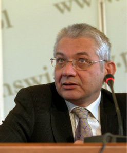 Premier wysyła Dorna na urlop