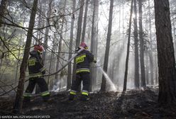 Zwęglone zwłoki 21-latka w aucie. Sprawę bada policja