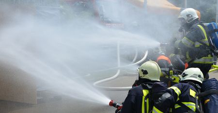 Bemowo: Tragiczny wybuch samochodu przewożącego butle z gazem. Są zabici i ranni