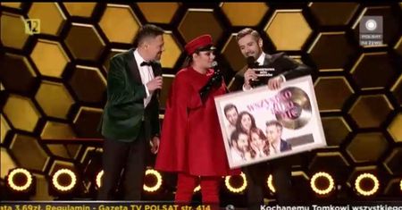Farna przebrała się za Mikołaja na Sylwestra? Koszmarny strój artystki