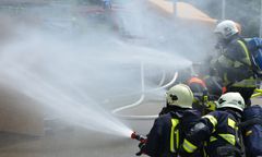 Borki: pożar hali magazynowej. Płonęły groźne chemikalia